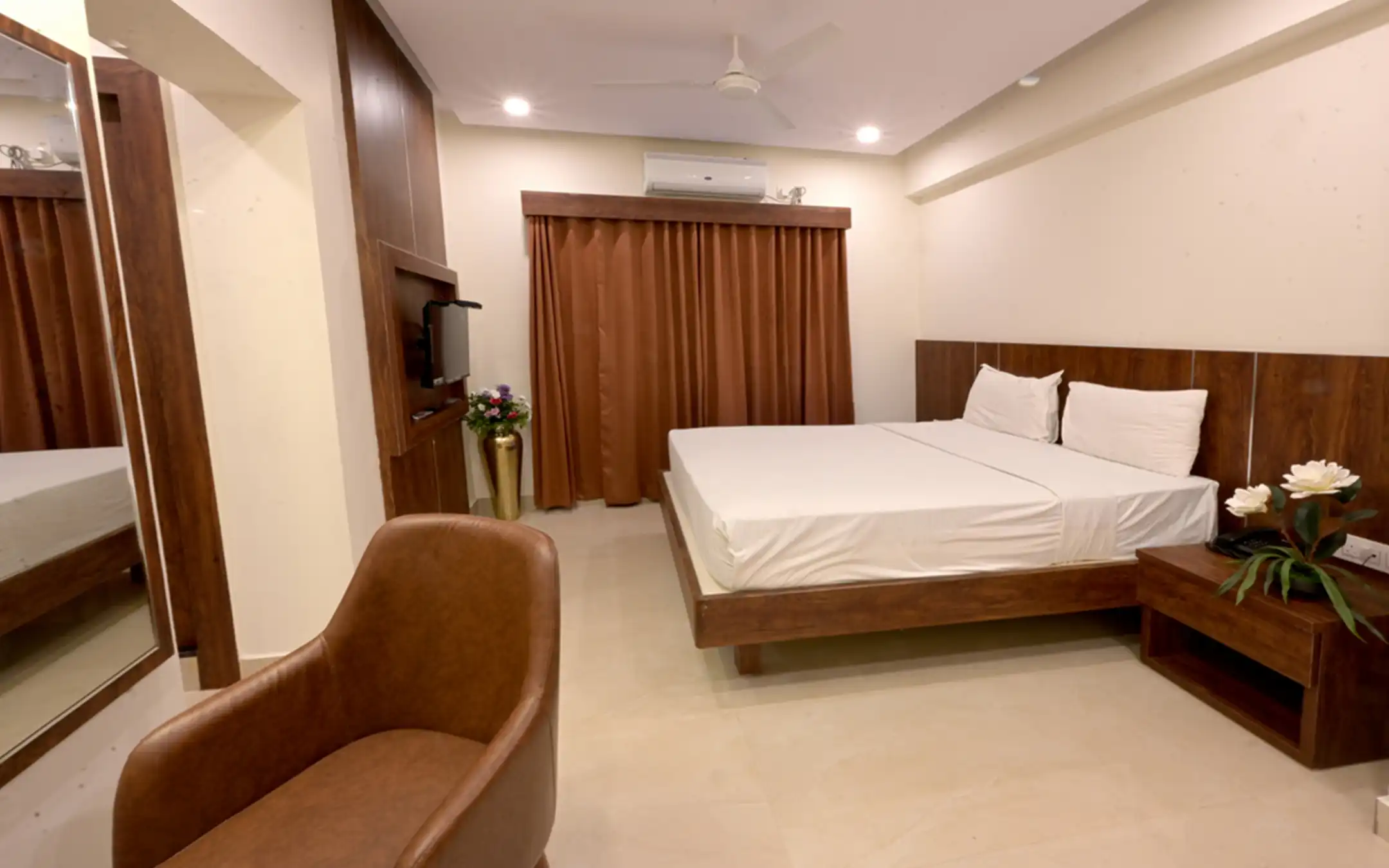 Deluxe AC Rooms Bangalore